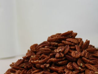 MAMMOTH PECAN NUTS