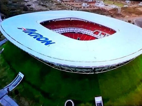 Chivas con gente en el Estadio