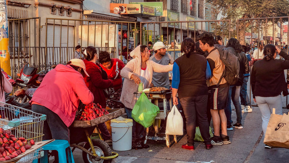 Ambulantes insisten en volver a Mercado Modelo
