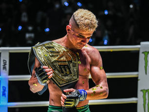 Which MMA Fighter has Joe Rogan and Demetrious Johnson Singing His Praises?