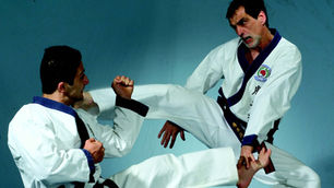 Stand Your Ground or Move Around? 6 Famous Fighters Reveal Their Secrets!