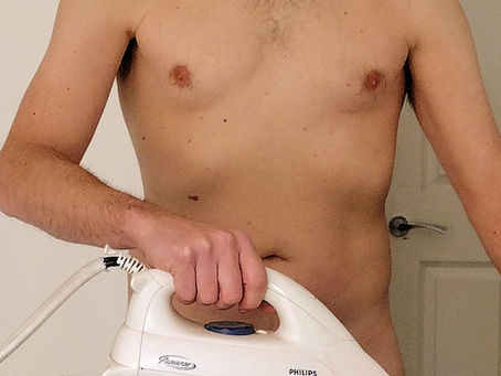Naked Housekeeper