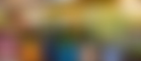 glückliche Calathea im Pflanzenregal