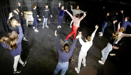 Portes Ouvertes section Théâtre 12-14 ans Classe de Marie Burvingt ... C'est comme si vous y éti