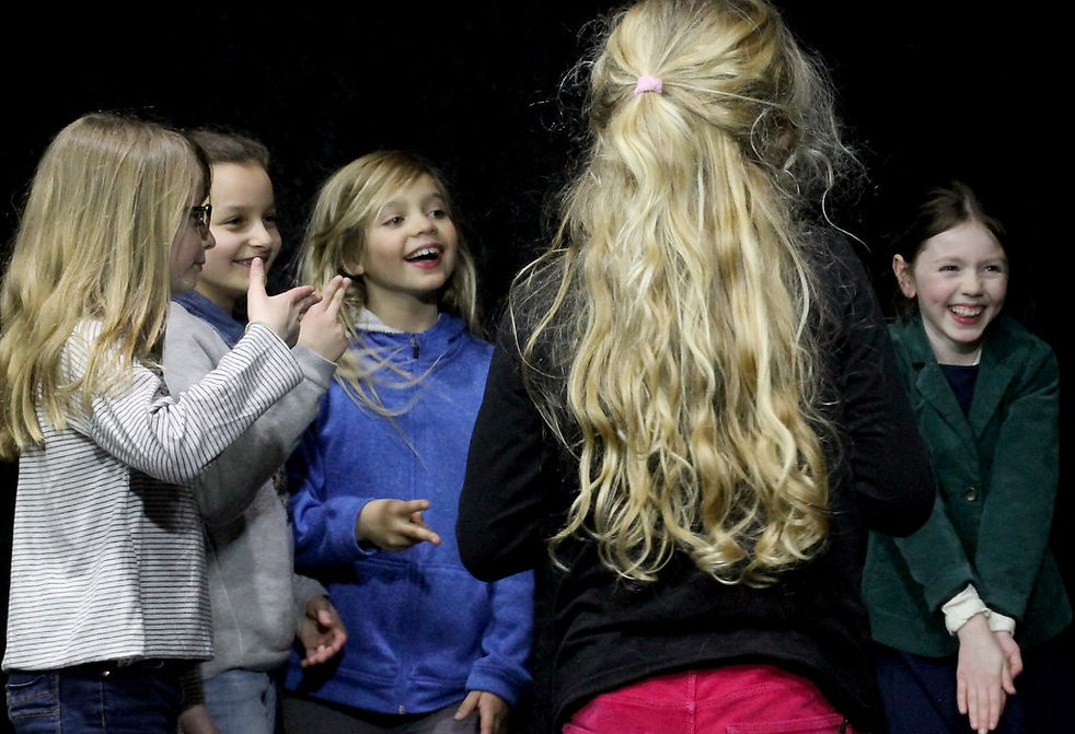 Ecole Paris Marais au Théâtre Espace Marais-Cours Théâtre enfant 8-10 ans : j'aime faire rire !