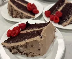 slice choc cake.webp