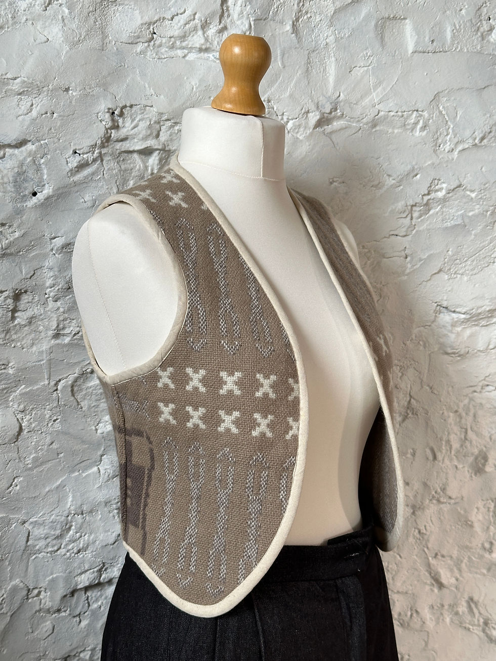 Thumbnail: LIGHT BROWN DINEFWR – OPEN VEST