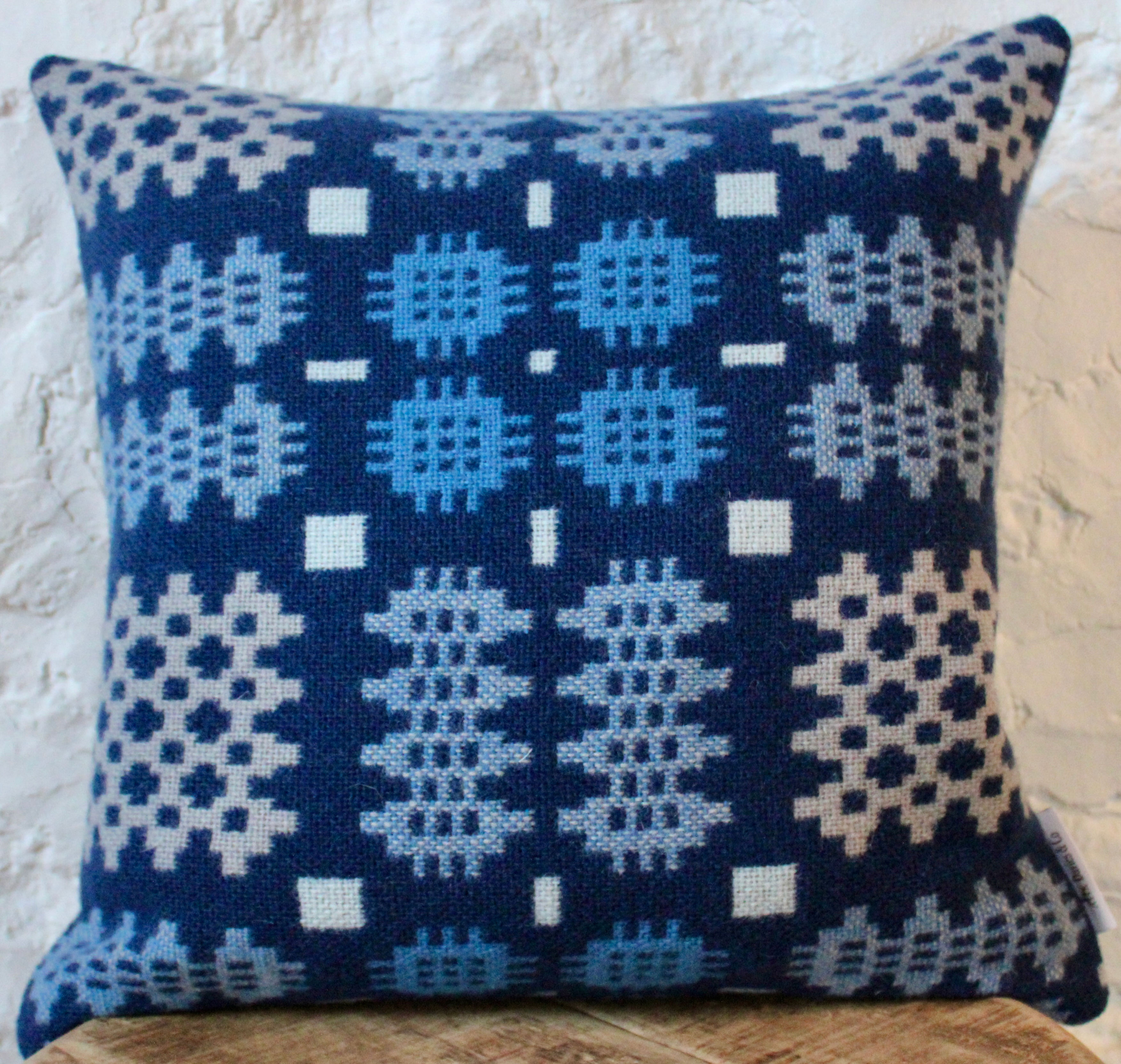 Lynwen – Caernarfon Welsh Cushion