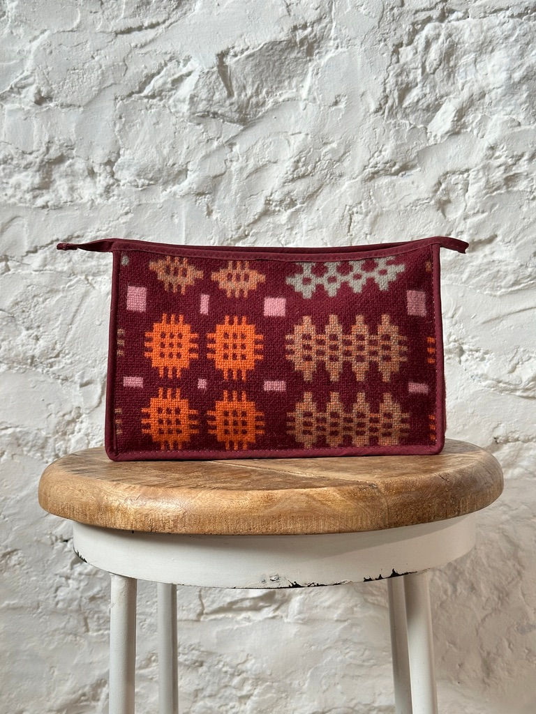 ANGHARAD CAERNARFON - TOILETRY BAG