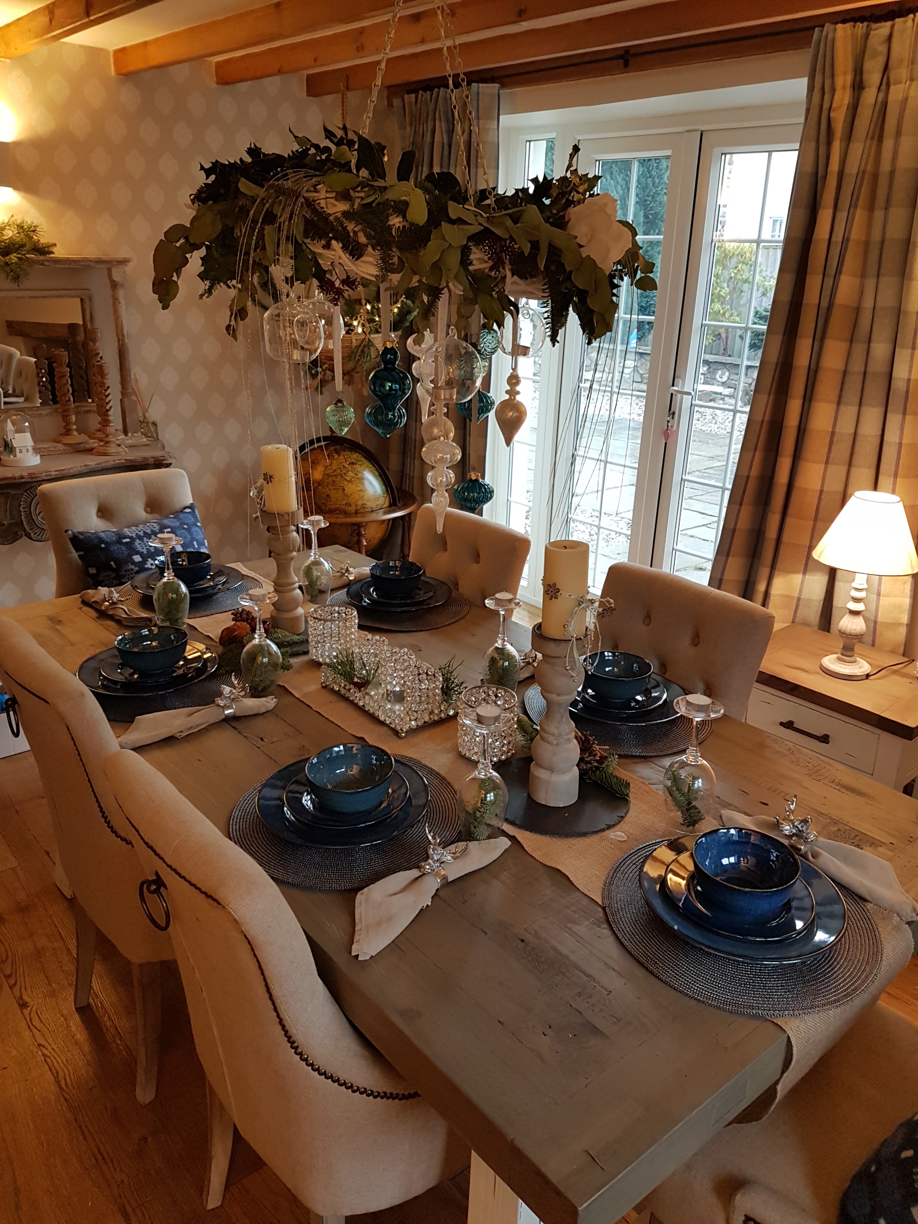 Designing and dressing a dining room