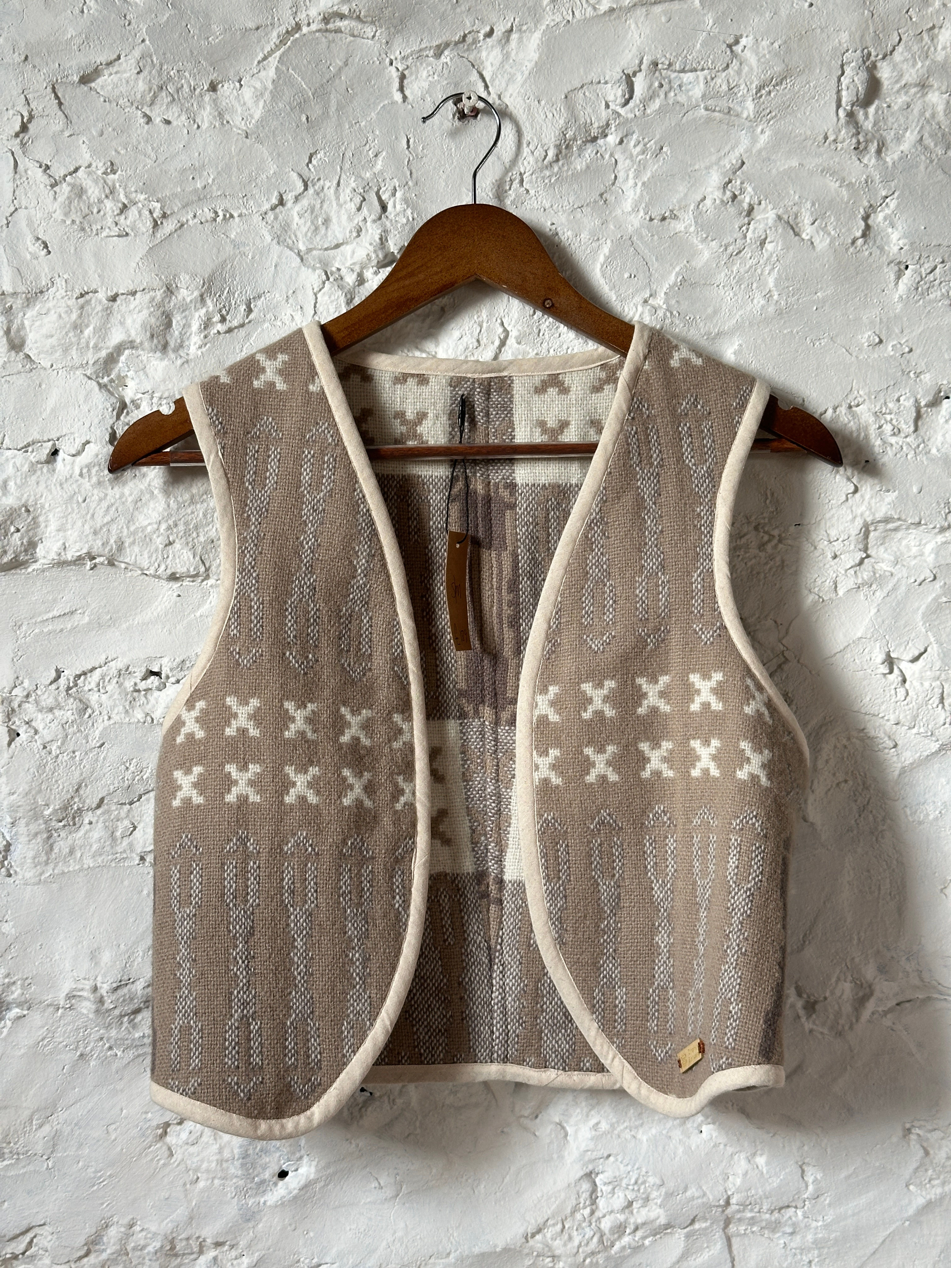 LIGHT BROWN DINEFWR – OPEN VEST
