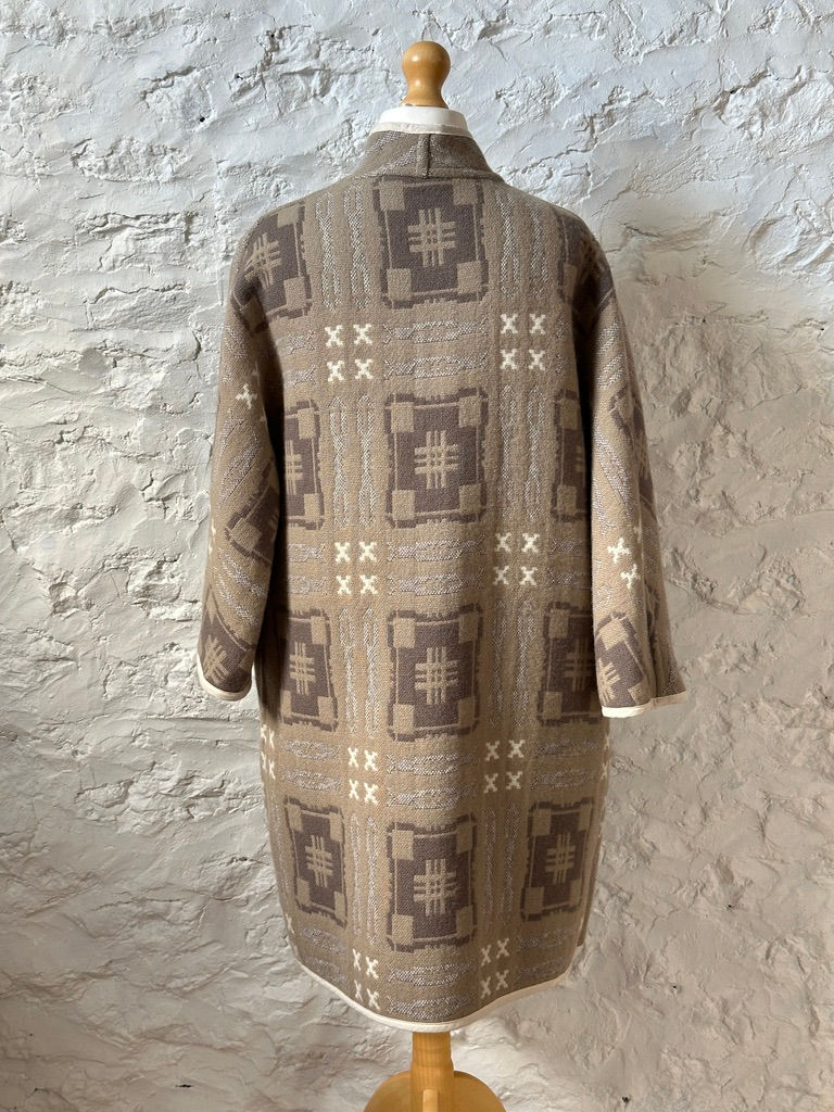 Thumbnail: LIGHT BROWN PENNSYLVANIA – REVERSIBLE OPEN LONG CARDIGAN