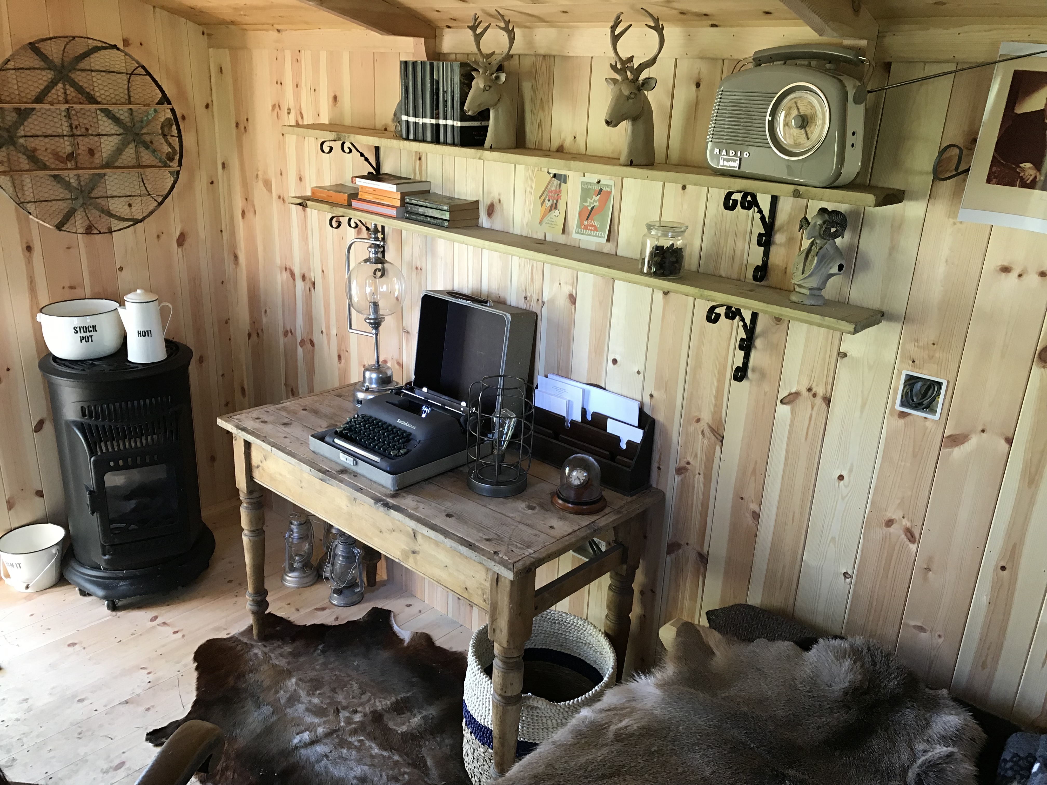 Shepherds hut & reading space