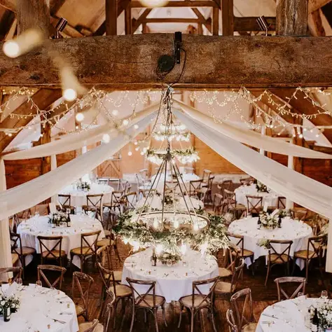 Lains Barn: A Perfect Rustic Wedding Venue in Oxfordshire