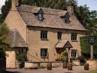 Why The Chequers in Churchill is a Wonderful Wedding Venue in the Cotswolds
