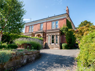 Why The Coach House Derby Is a Great Wedding Venue