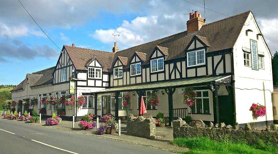 Fish and Anchor Wedding Venue Review – A Relaxed Riverside Wedding Venue in Worcestershire