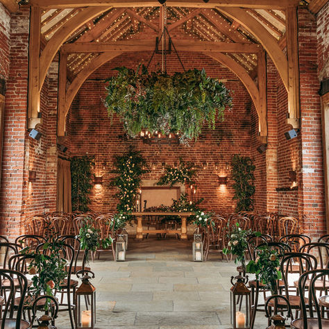 Hazel Gap Barn – Cripps & Co: A Stunning Nottinghamshire Wedding Venue with DJ-Friendly Features