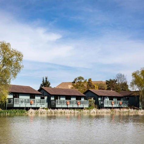 The Vale Golf Club Wedding Venue Review – A Stunning Lakeside Wedding Venue in Worcestershire