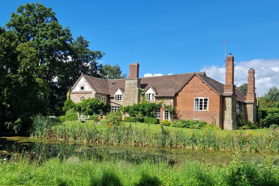 Seed Farmhouse Wedding Venue Review – A Beautiful Historic Barn Wedding Venue in Herefordshire