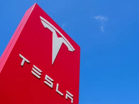 Elon Musk répond à l'appel de Michael Saylor de convertir le bilan de Tesla en Bitcoin