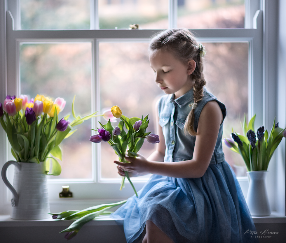 photo of the girl with the flowers