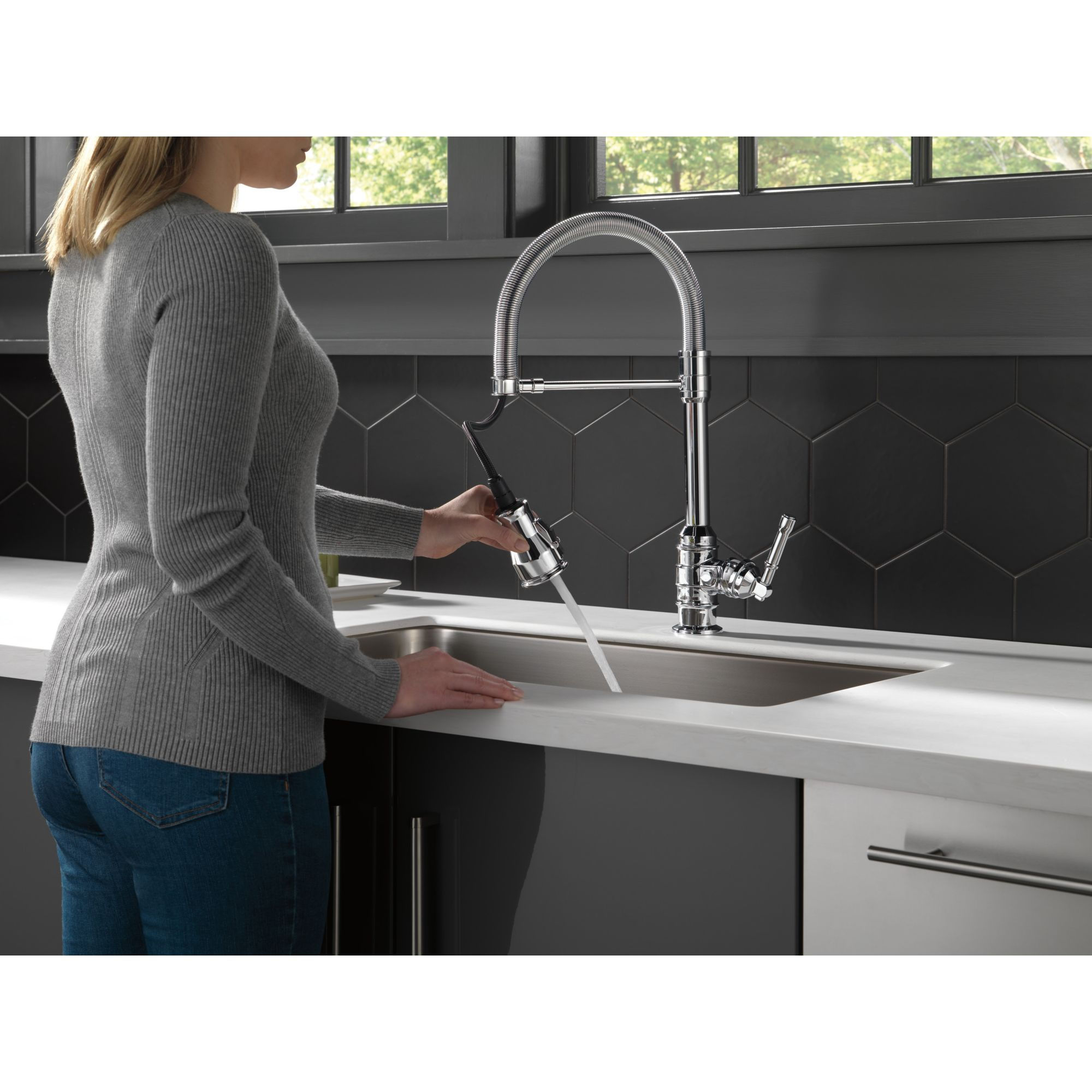 DELTA - BRODERICK Single Handle Pull-Down Spring Spout Kitchen Faucet