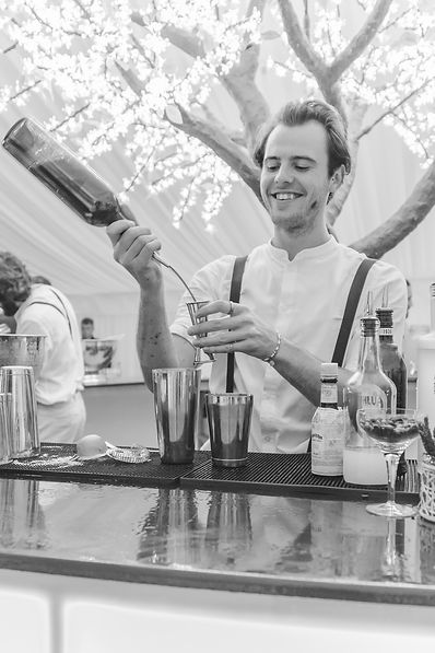 20.07.19-louisa&adam-cake&dancing-fbp-26