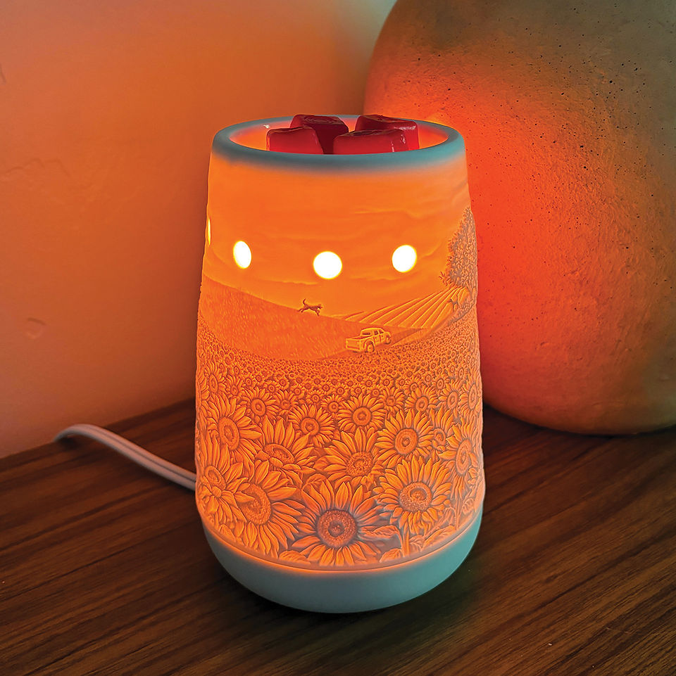 Scentsy August Warmer