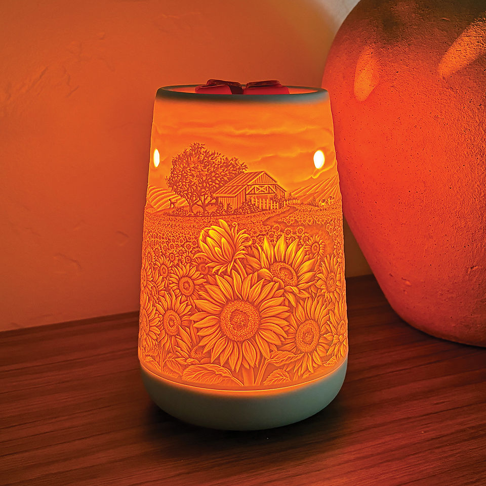 Scentsy August Warmer