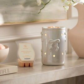 Scentsy January 2026 Warmer & Scent of the Month: Dreamer's Bow with Amber and Peach