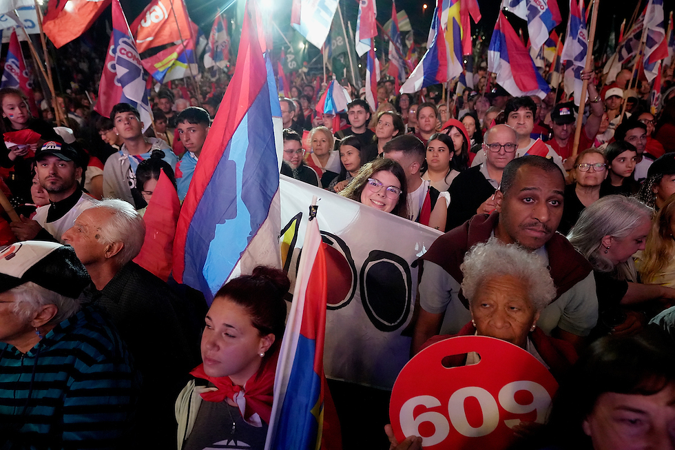 Durante el acto de cierre de campaña del Frente Amplio en el Parque Batlle de Montevideo. . Foto: Javier Calvelo / adhocFOTOS