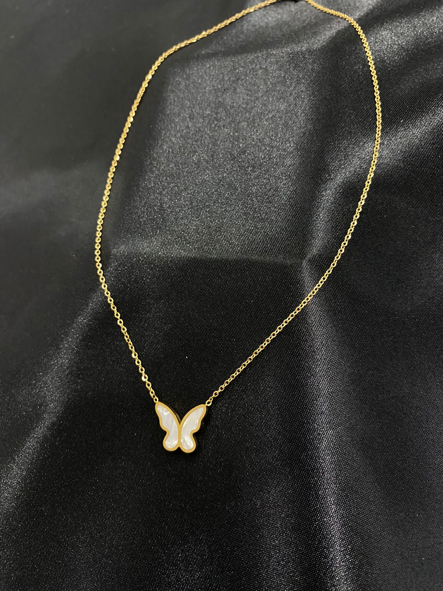 Kelebek Desenli Kolye