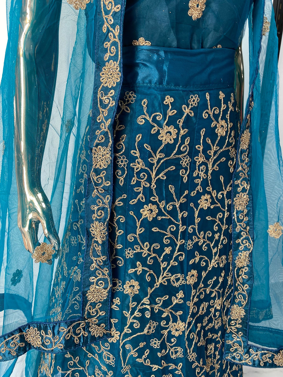 Küçük resim: Lehenga-Kına Elbisesi