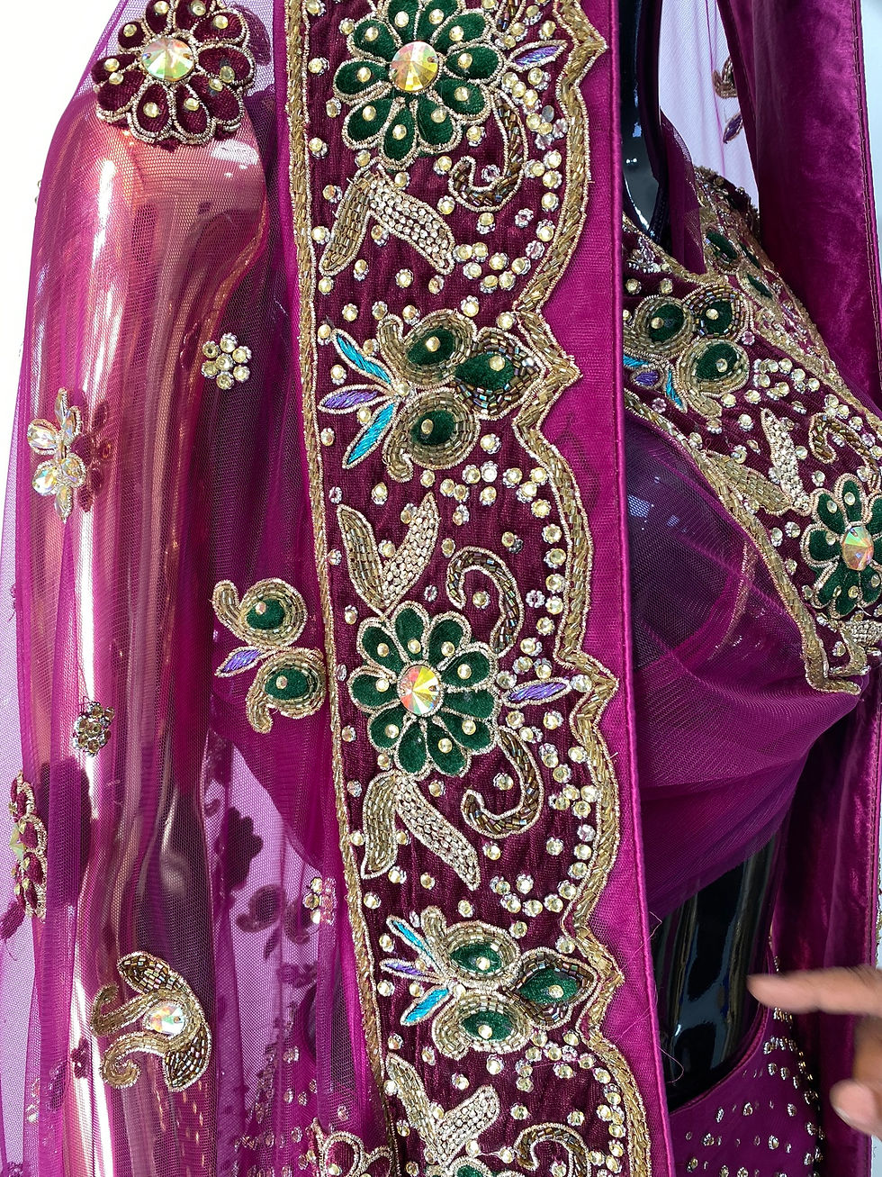 Küçük resim: Lehenga-Kına Elbisesi