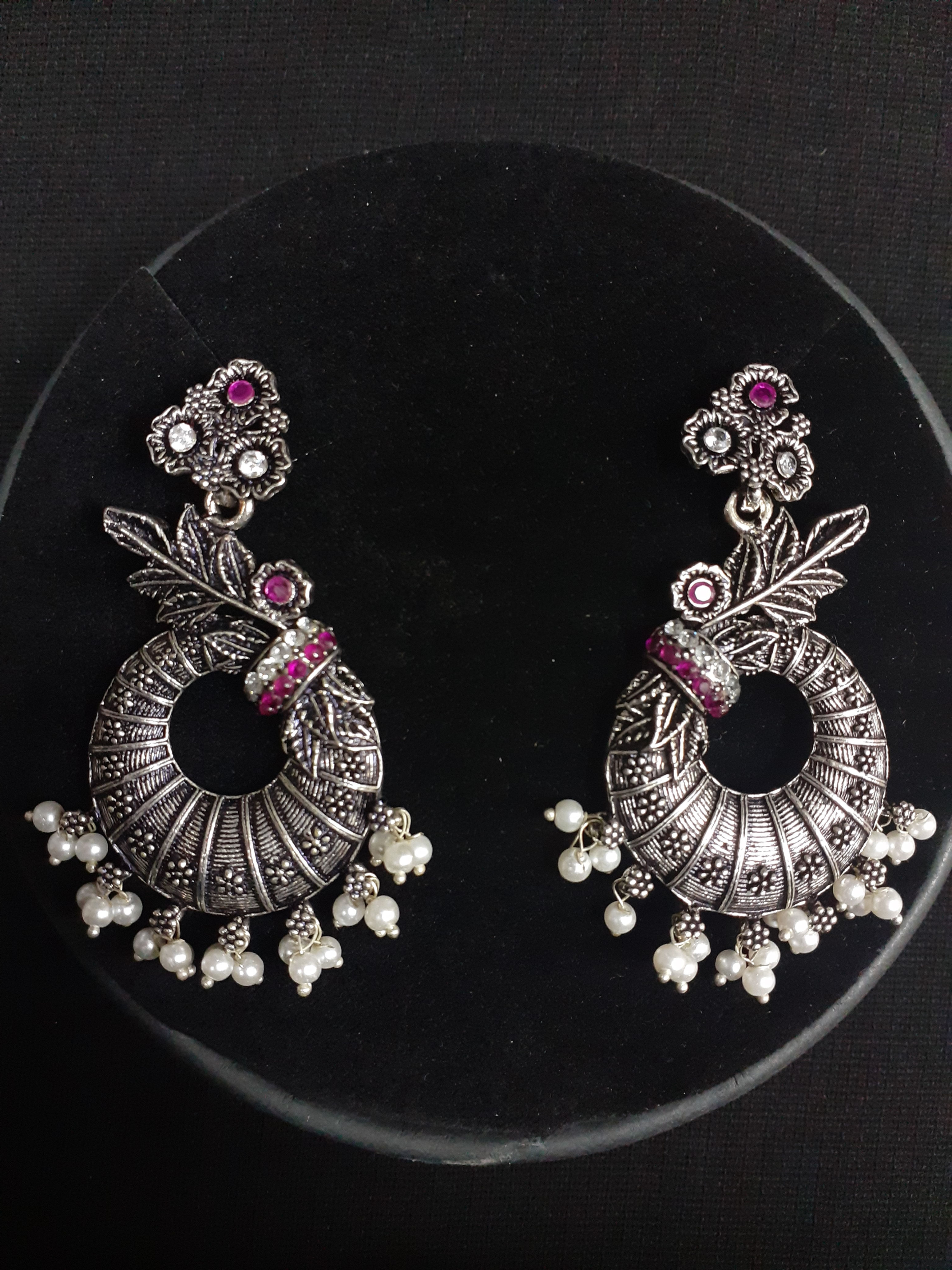 Taşlı Çelik Küpe