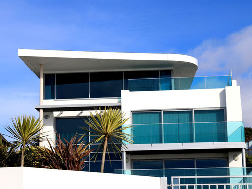 Image of a modern house from the outside.