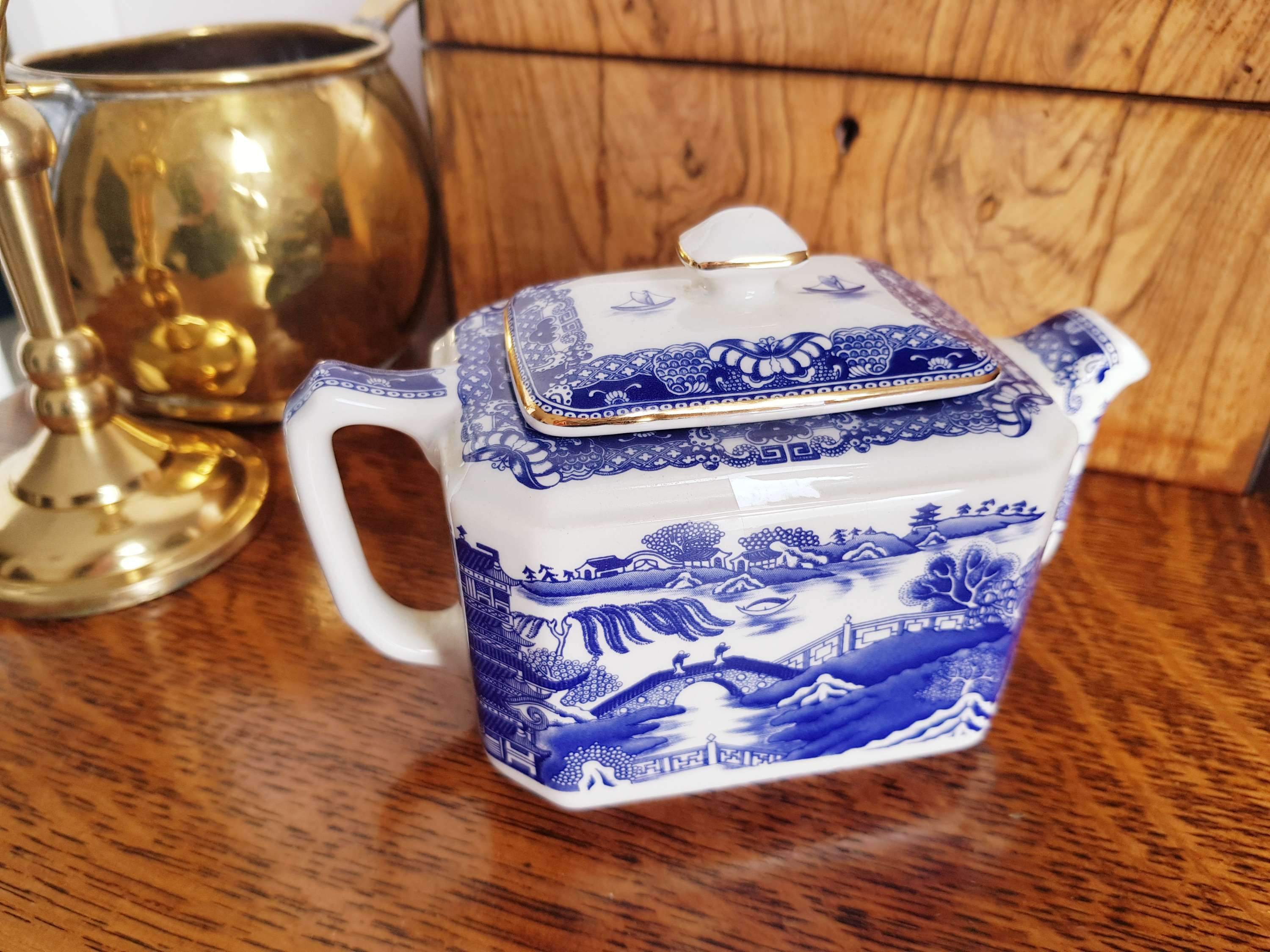 Small Rington rectangular teapot with Willow pattern by Wade