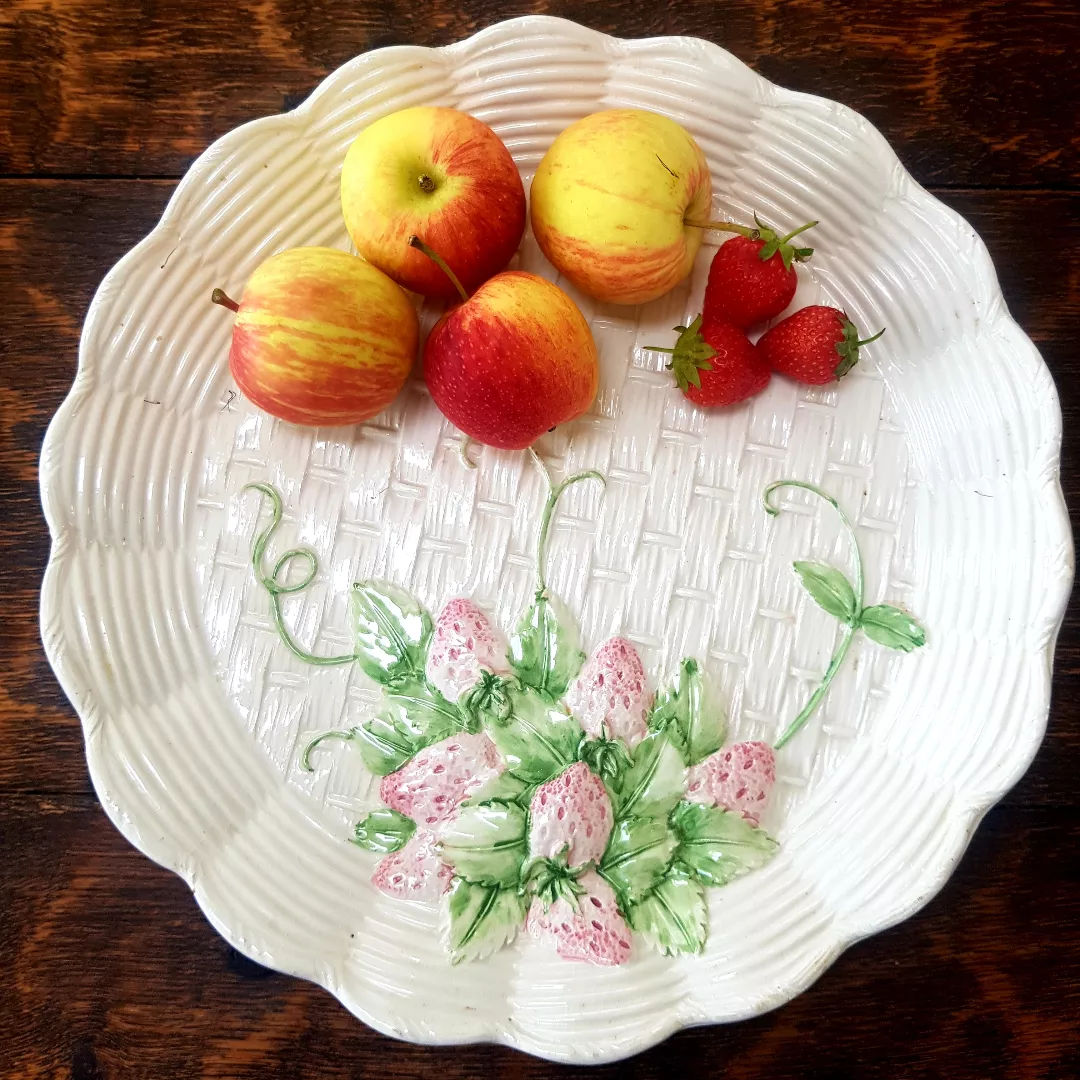 Large Italian majolica platter by Bassano