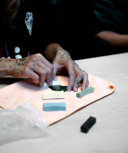 workshop-people-polishing-pounamu