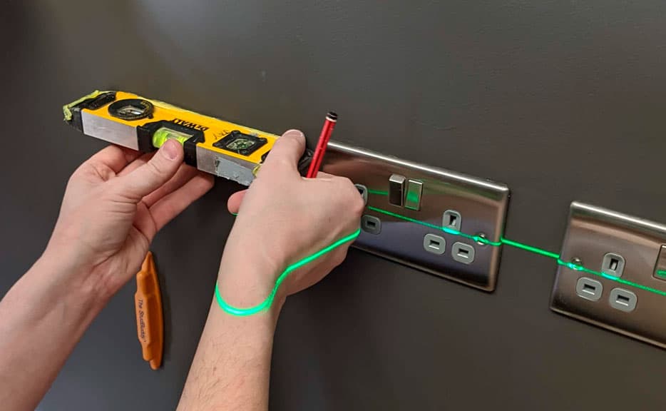 Sockets and switches installation