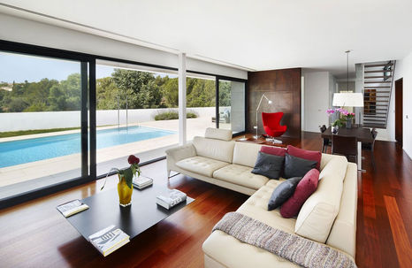 Minimalism and Sustainability in Futuristic Interior Design