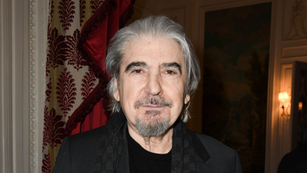 “Elle ramenait tout à elle” : Serge Lama se confie, plus de quarante ans après, sur l’ombre persistante de sa mère