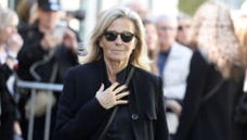 Claire Chazal aux obsèques de Nathalie Baye : une frayeur inattendue au cœur d’un hommage bouleversant