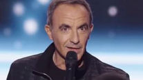 "Je regrette un peu…" : quand Nikos Aliagas quitte l’ombre pour affronter la lumière dans The Voice, une surprise aussi inattendue qu’émouvante