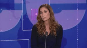"Des vi-ols répétés..." : Coline Berry s'exprime devant le Parlement et accuse de nouveau Richard Berry