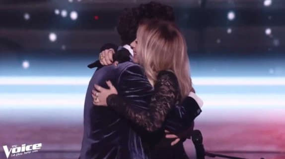 "Je suis devenu chanteur à cause de toi…" : le moment suspendu entre Vladimir et Lara Fabian qui a bouleversé The Voice