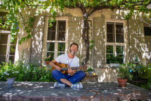 « Il n’y a pas un autre endroit où je me verrais vivre » : à 50 ans, Christophe Maé a choisi une vie vraie, loin du bruit et près de l’essentiel