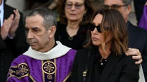 Obsèques de Nathalie Baye : ce lien discret entre le prêtre officiant et Laura Smet qui donne un sens encore plus intime à la cérémonie