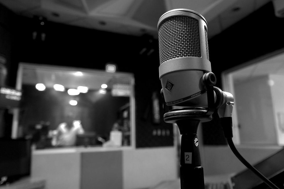 London Voiceover studio with microphone picture.